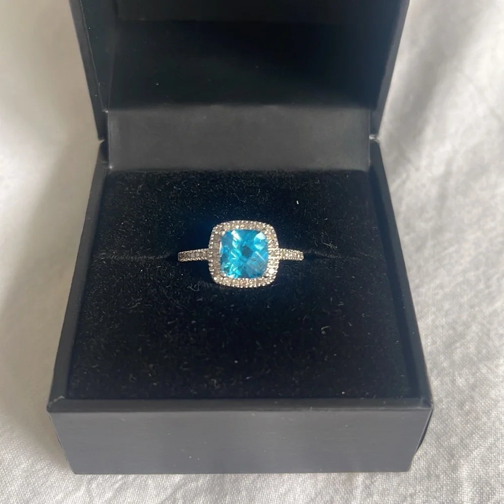 Blue topaz ring NWOT